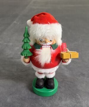 Erzgebirge Volkskunst Richard Glasser Wood Nutcracker Santa w/Tree Germany